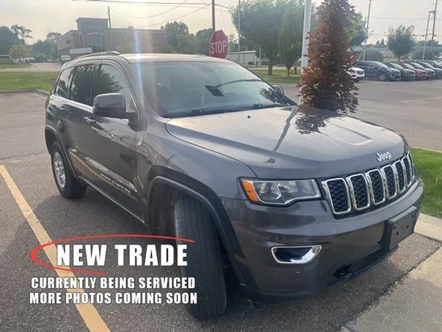 2017 Jeep Grand Cherokee Laredo photo 1