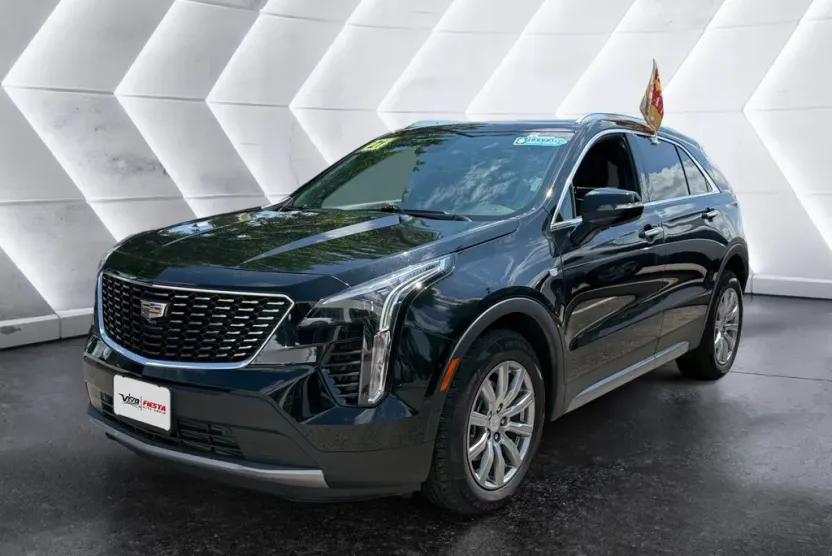 2021 Cadillac XT4 Premium Luxury photo 1