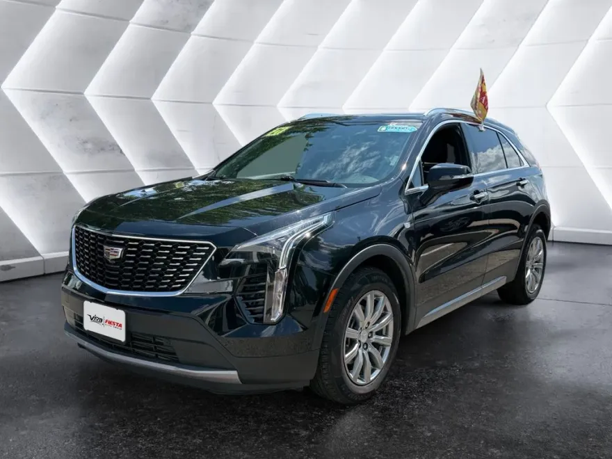 2021 Cadillac XT4 Premium Luxury photo 1