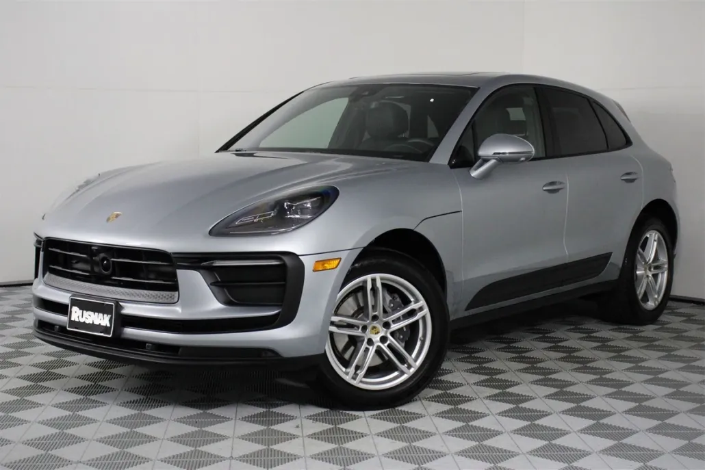 2025 Porsche Macan photo 1