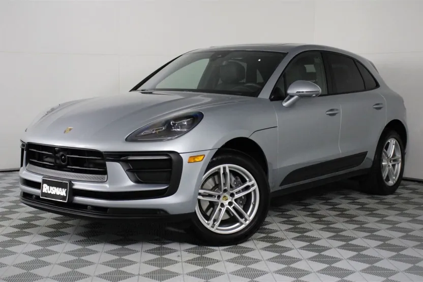 2025 Porsche Macan photo 1
