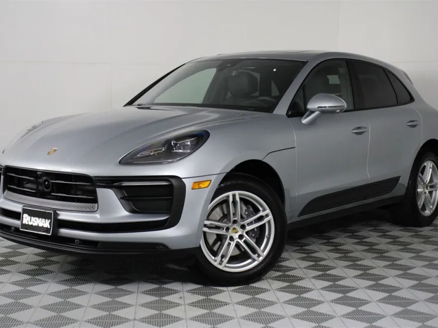 2025 Porsche Macan photo 1