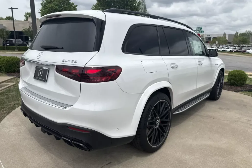 2025 Mercedes Benz GLS AMG 63 photo 1