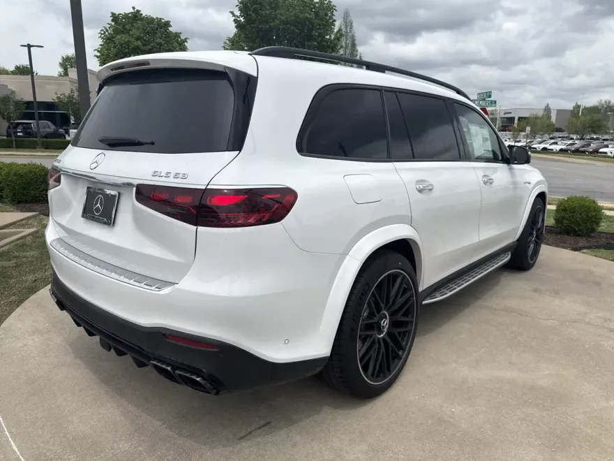 2025 Mercedes Benz GLS AMG 63 photo 1