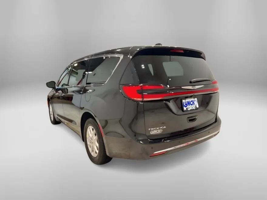 2026 Chrysler Pacifica photo 1
