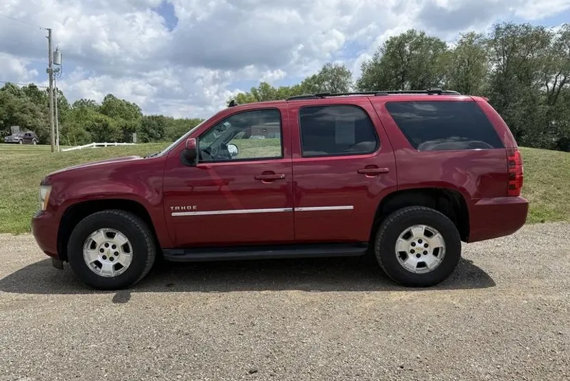 2011 Chevrolet Tahoe LT photo 1