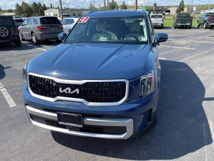 2023 Kia Telluride EX photo 1