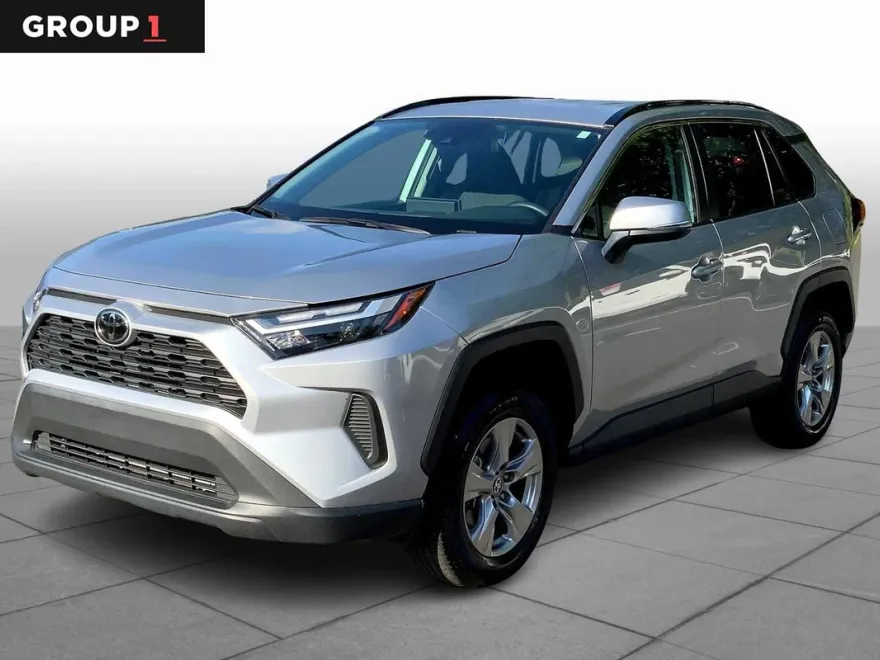 2024 Toyota RAV4 XLE photo 1