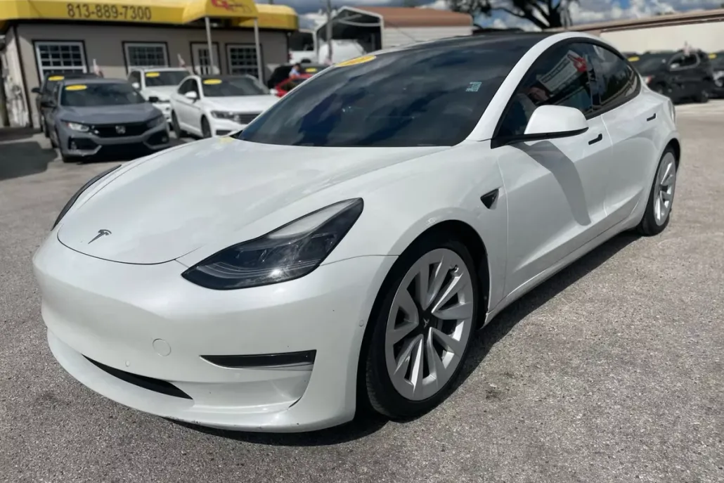 2021 Tesla Model 3 Standard Range Plus photo 1