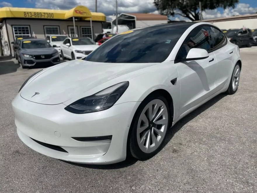 2021 Tesla Model 3 Standard Range Plus photo 1