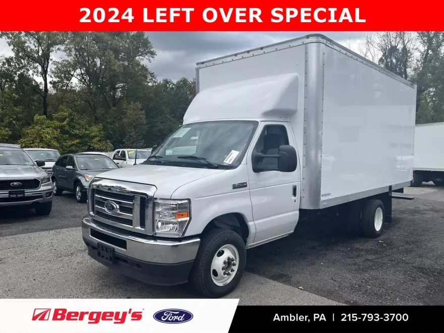 2024 Ford E-450 Cutaway photo 1