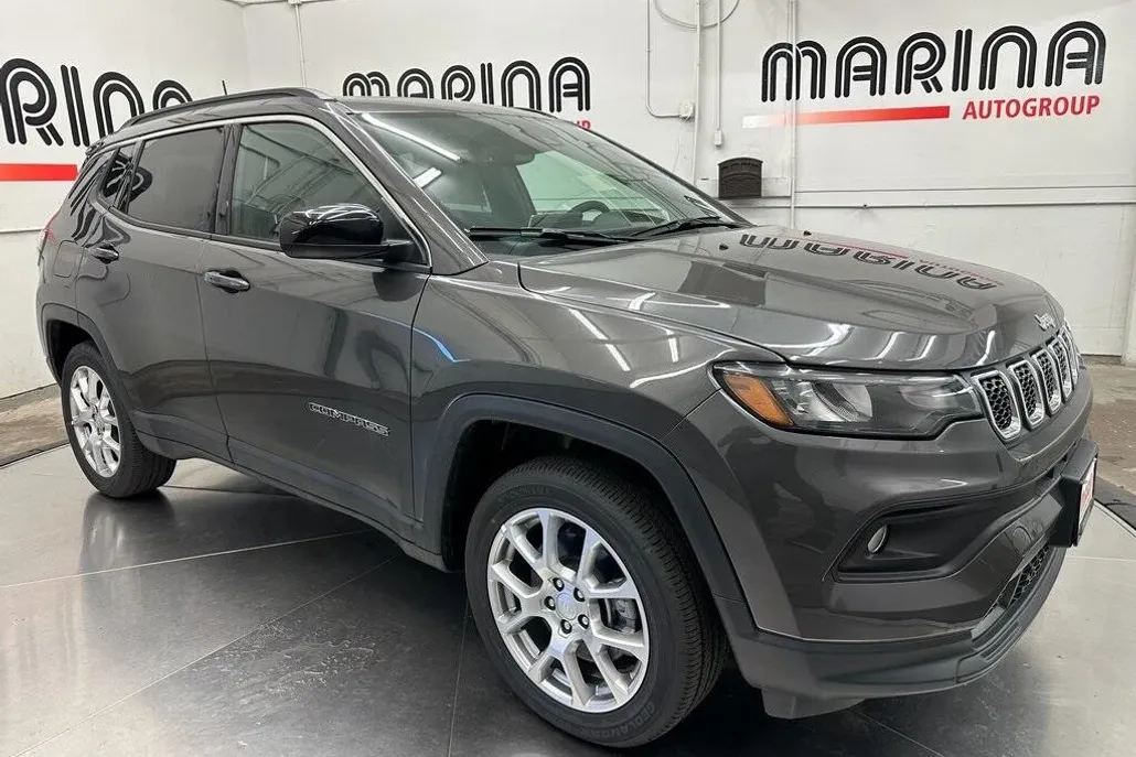 2024 Jeep Compass Latitude Lux photo 1