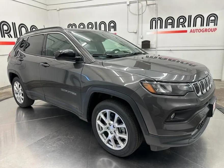 2024 Jeep Compass Latitude Lux photo 1