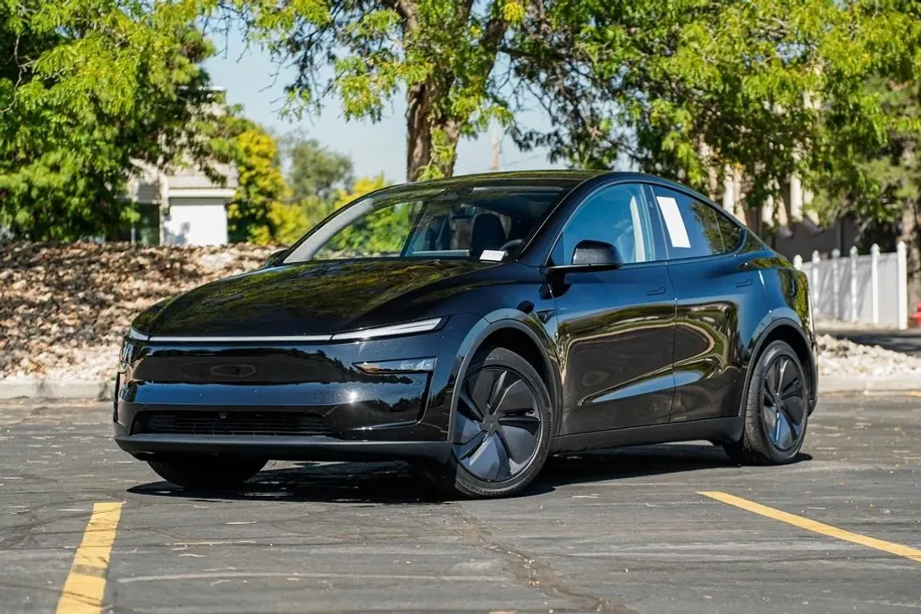 2026 Tesla Model Y Long Range photo 1