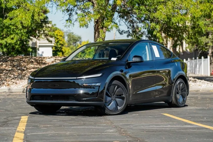 2026 Tesla Model Y Long Range photo 1