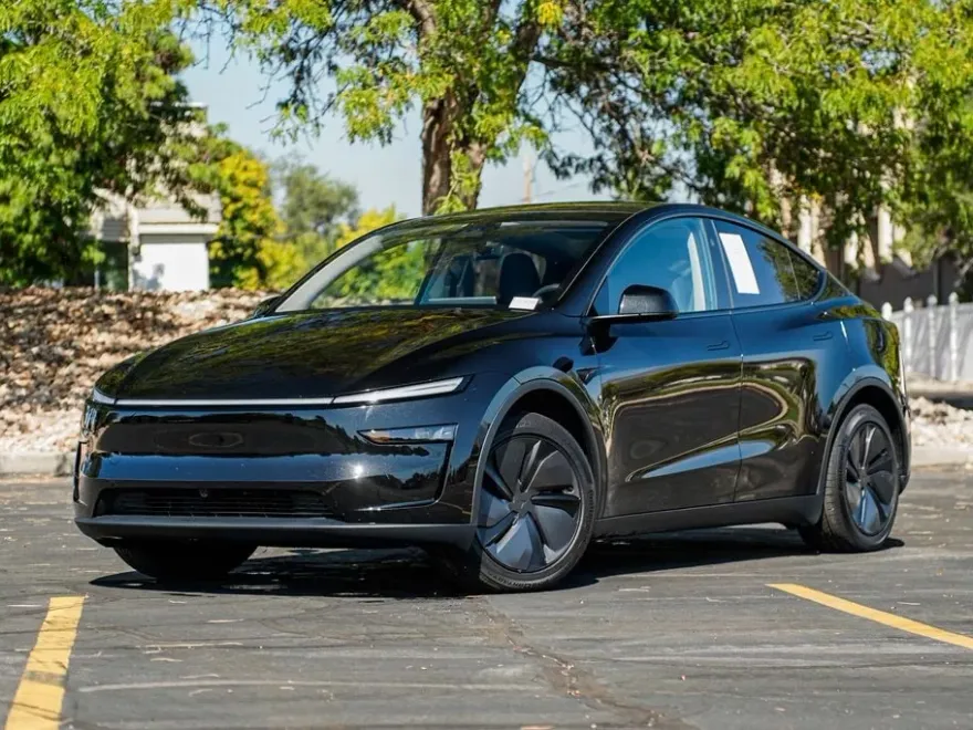2026 Tesla Model Y Long Range photo 1