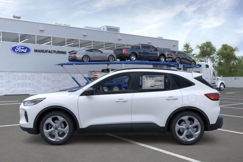 2026 Ford Escape ST-Line photo 2