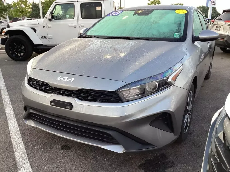 2024 Kia Forte LXS photo 1