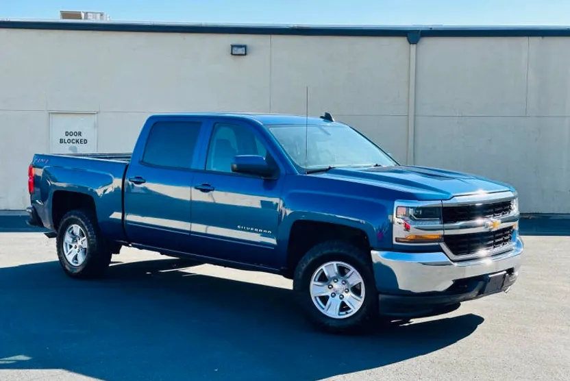 2018 Chevrolet Silverado 1500 LT photo 1