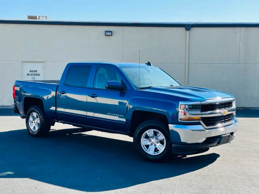 2018 Chevrolet Silverado 1500 LT photo 1