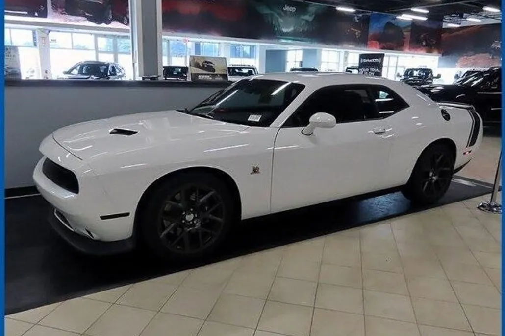 2016 Dodge Challenger R/T Scat Pack photo 1