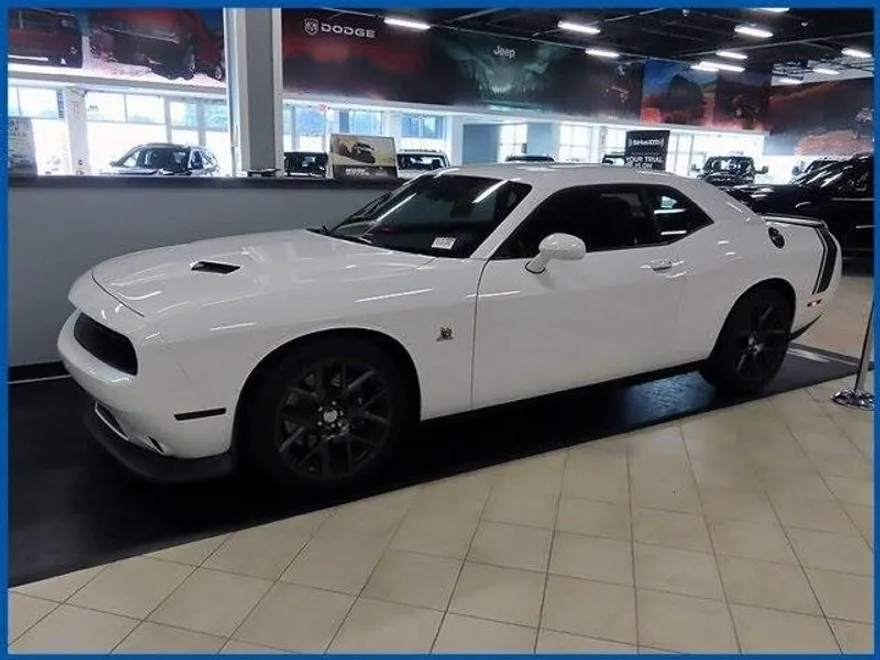2016 Dodge Challenger R/T Scat Pack photo 1