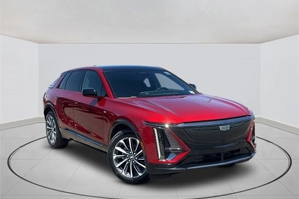 2025 Cadillac Lyriq Sport photo 1