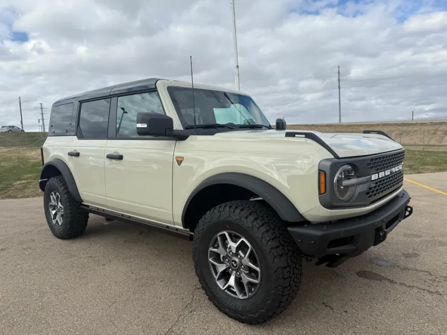 2025 Ford Bronco Badlands photo 1