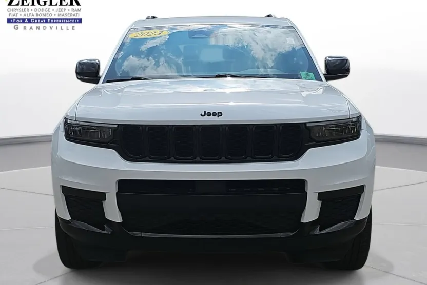 2023 Jeep Grand Cherokee Altitude photo 1