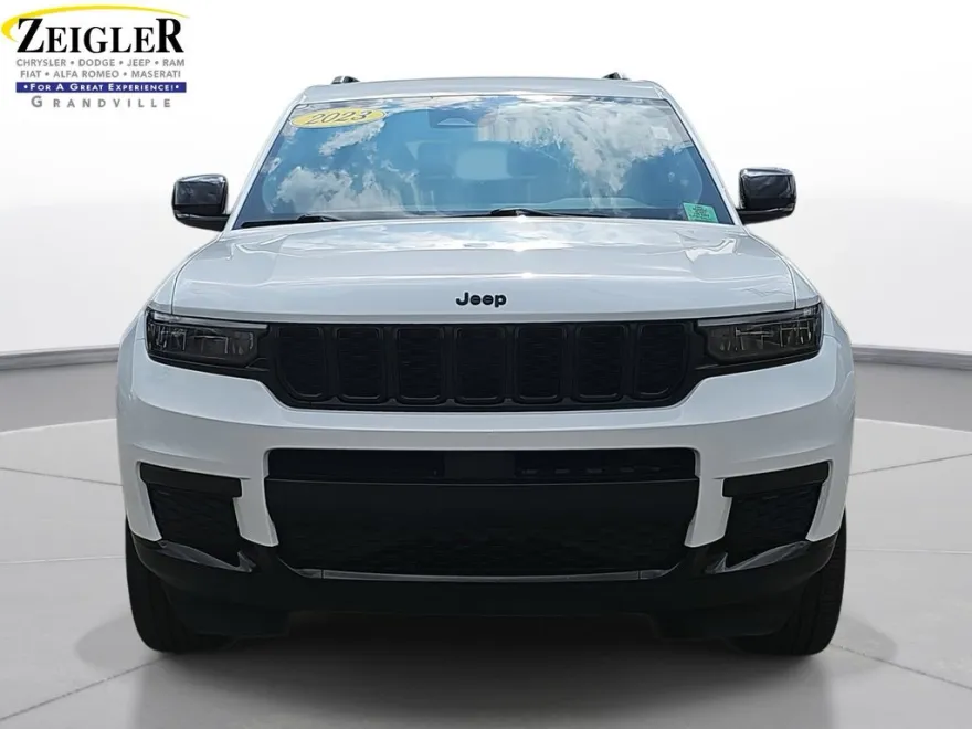 2023 Jeep Grand Cherokee Altitude photo 1