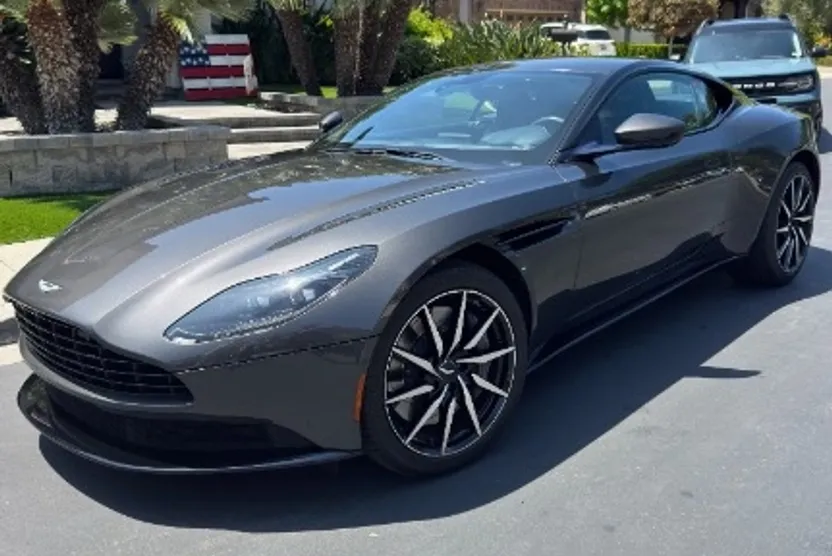 2021 Aston Martin Vantage Roadster photo 1