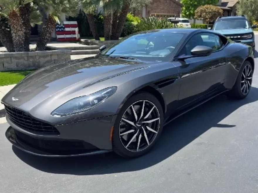 2021 Aston Martin Vantage Roadster photo 1