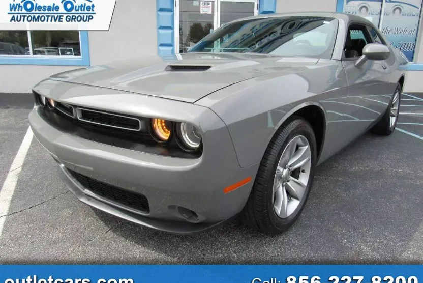 2019 Dodge Challenger SXT photo 1