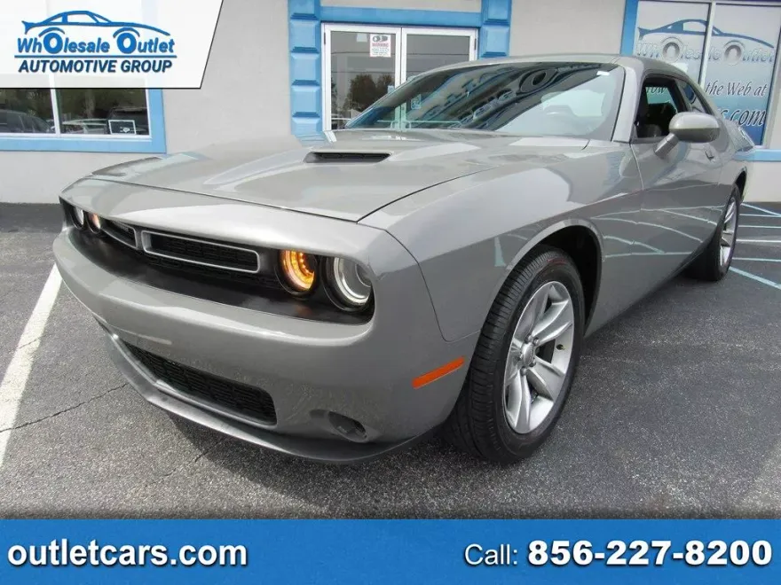 2019 Dodge Challenger SXT photo 1