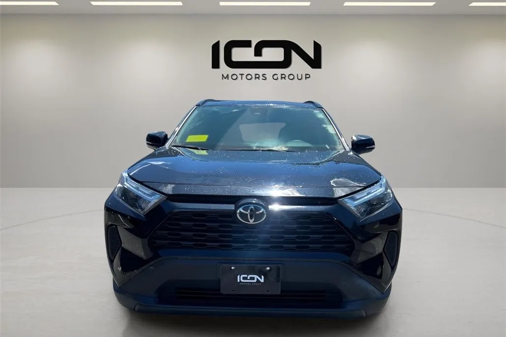 2023 Toyota RAV4 XLE photo 1