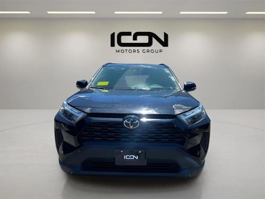 2023 Toyota RAV4 XLE photo 1