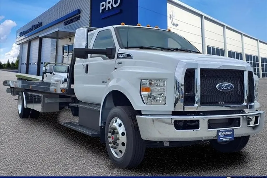 2025 Ford F-750 photo 1