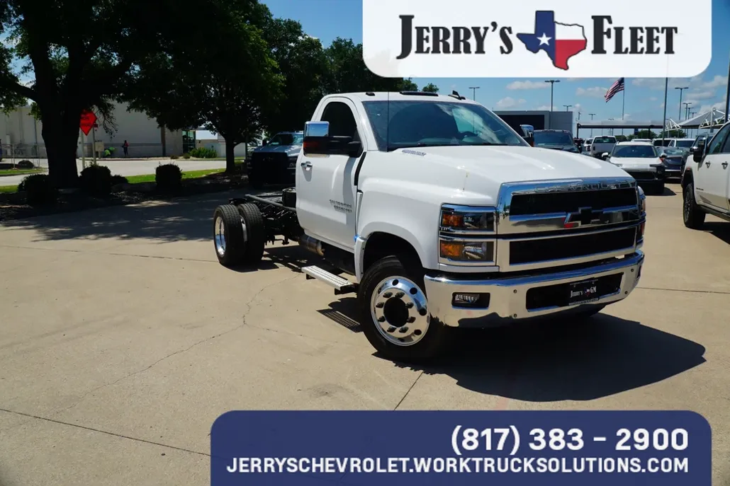 2024 Chevrolet Silverado 5500HD LT photo 1