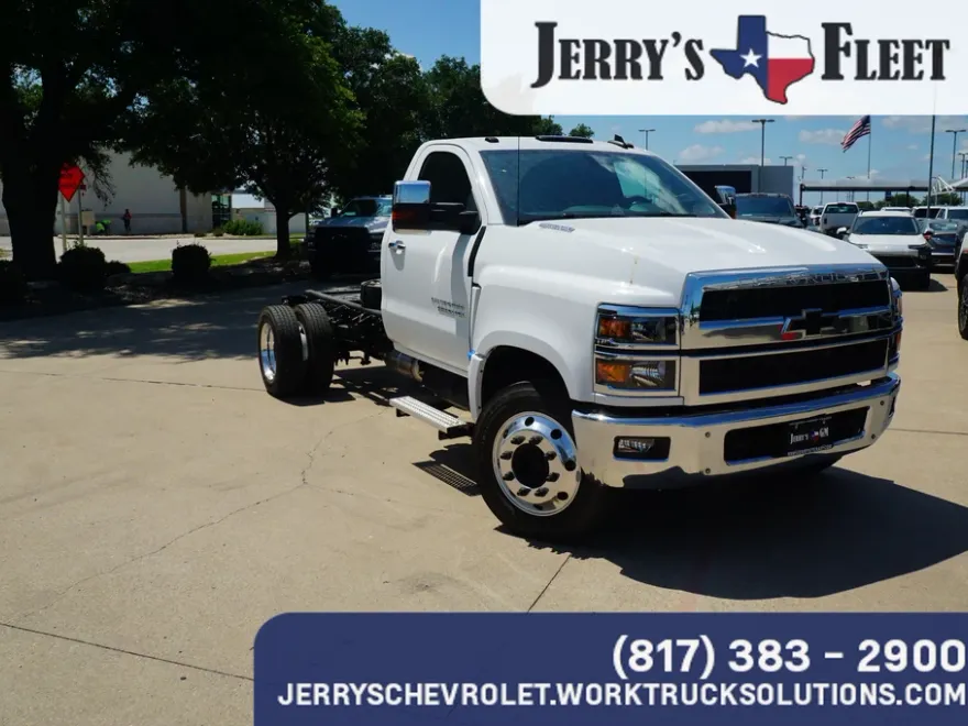 2024 Chevrolet Silverado 5500HD LT photo 1