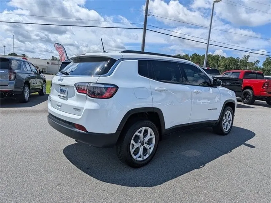 2025 Jeep Compass Latitude photo 1