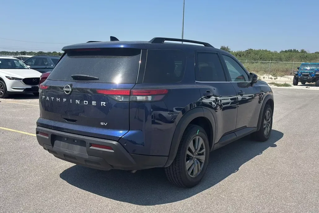 2024 Nissan Pathfinder SV photo 1