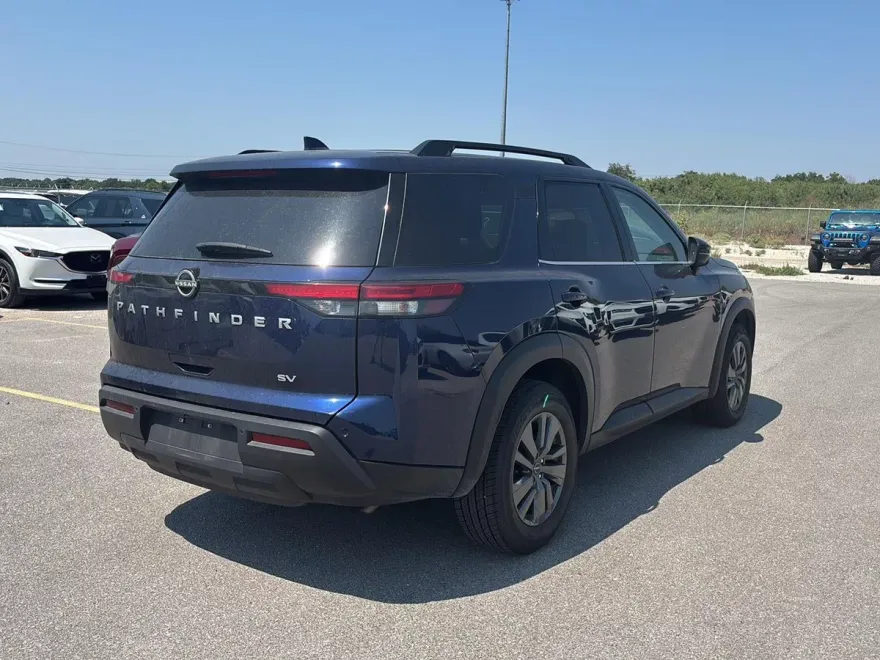 2024 Nissan Pathfinder SV photo 1