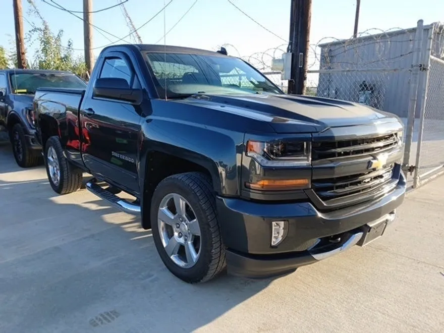 2018 Chevrolet Silverado 1500 LT2 photo 1