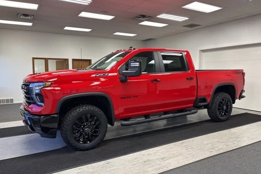 2026 Chevrolet Silverado 2500HD LT photo 1