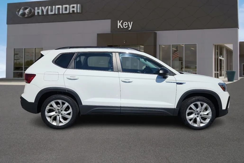 2023 Volkswagen Taos S photo 1