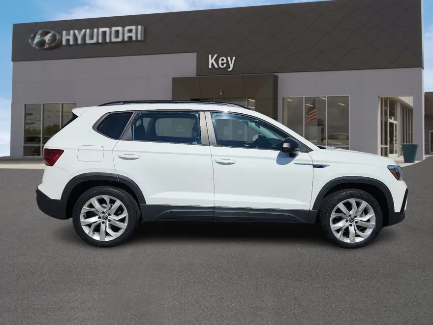 2023 Volkswagen Taos S photo 1