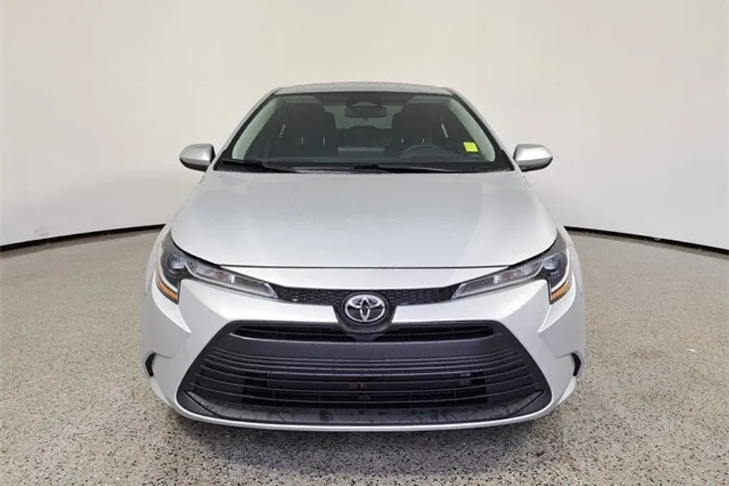 2024 Toyota Corolla LE photo 1