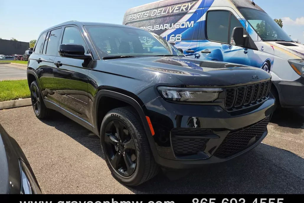 2023 Jeep Grand Cherokee Altitude photo 1