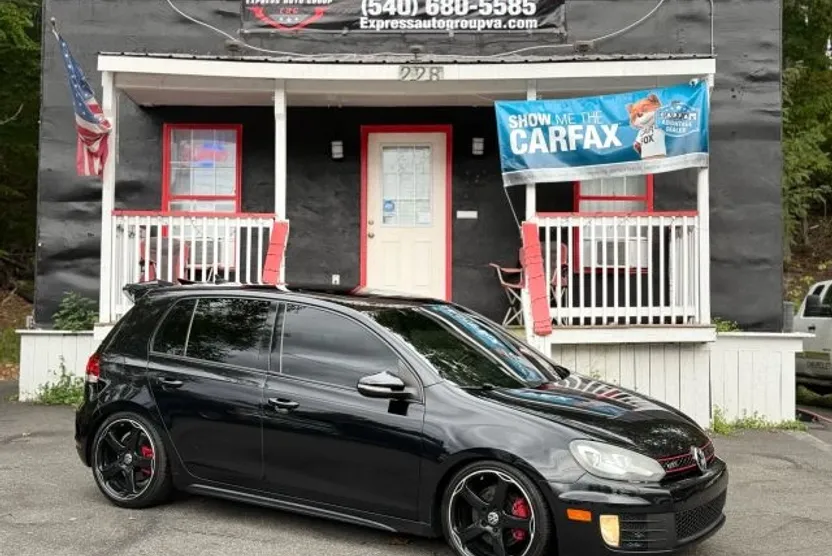 2010 Volkswagen Golf GTI photo 1
