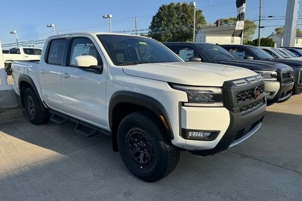 2025 Nissan Frontier Crew Cab PRO-4X photo 1